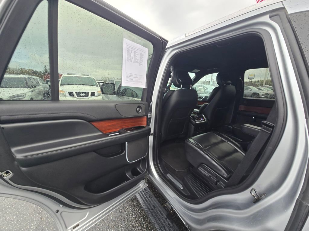 Used 2021 Lincoln Navigator 4WD image 10