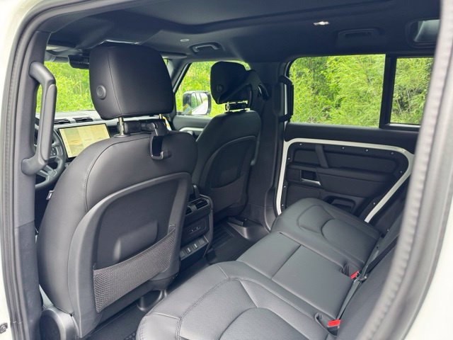 New 2026 Land Rover Defender 110 X-Dynamic SE AWD/4WD image 12