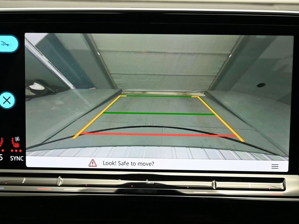 Used 2024 Volkswagen Atlas SE image 27