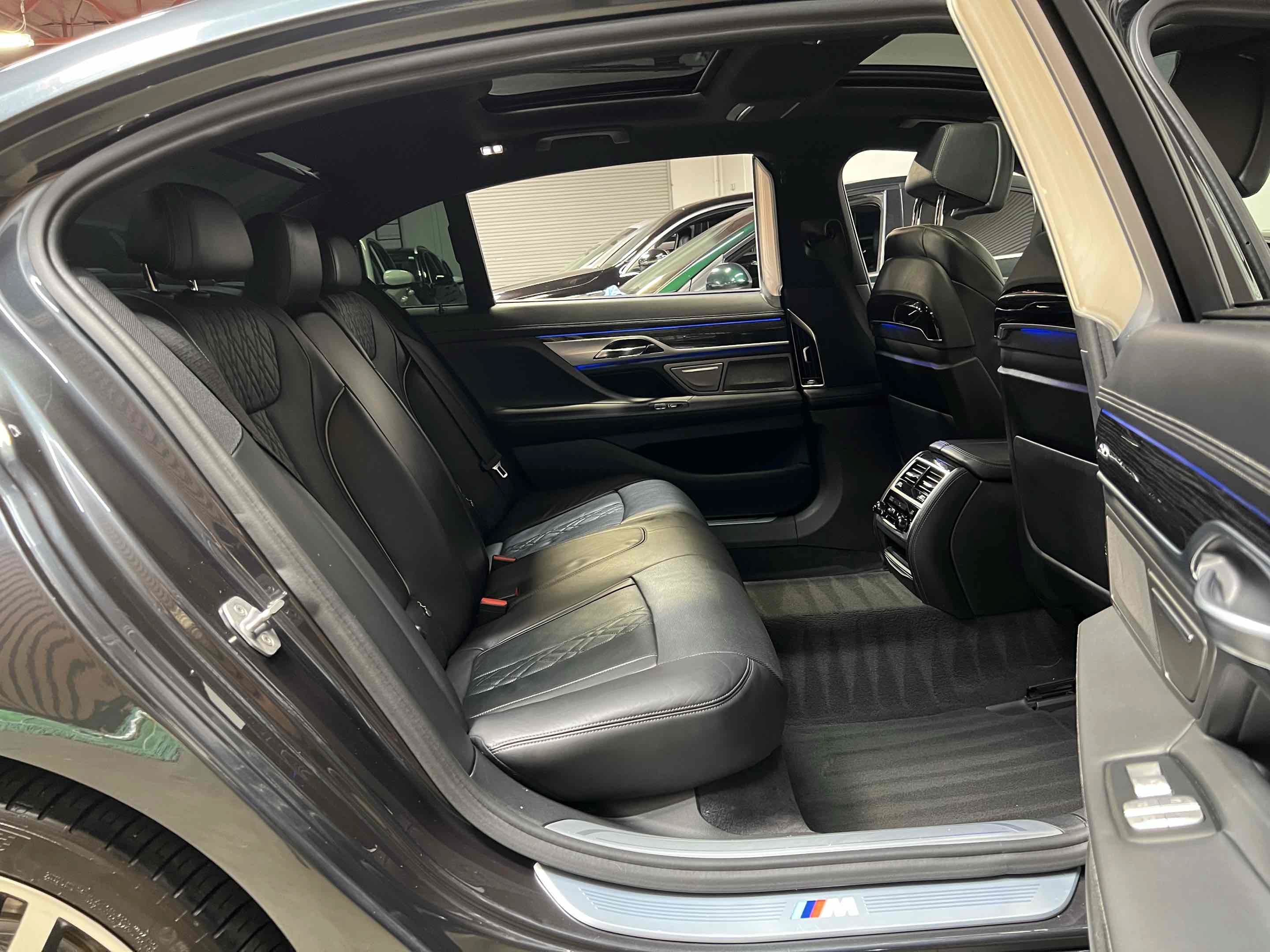 Used 2018 BMW 750i RWD image 36