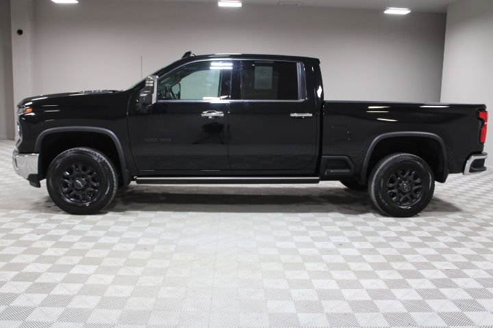 Used 2024 Chevrolet Silverado 2500 LTZ w/ LTZ Convenience Package image 9