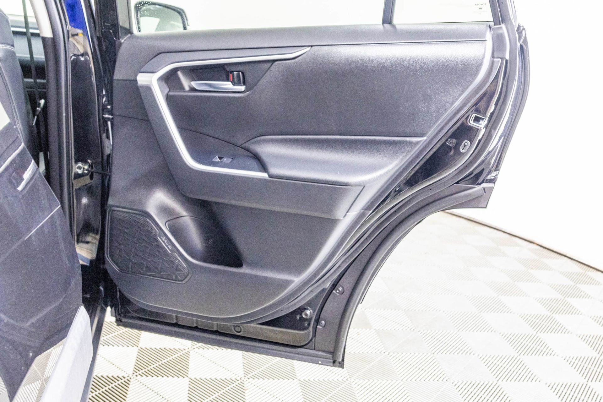 Used 2022 Toyota RAV4 XLE Premium image 43