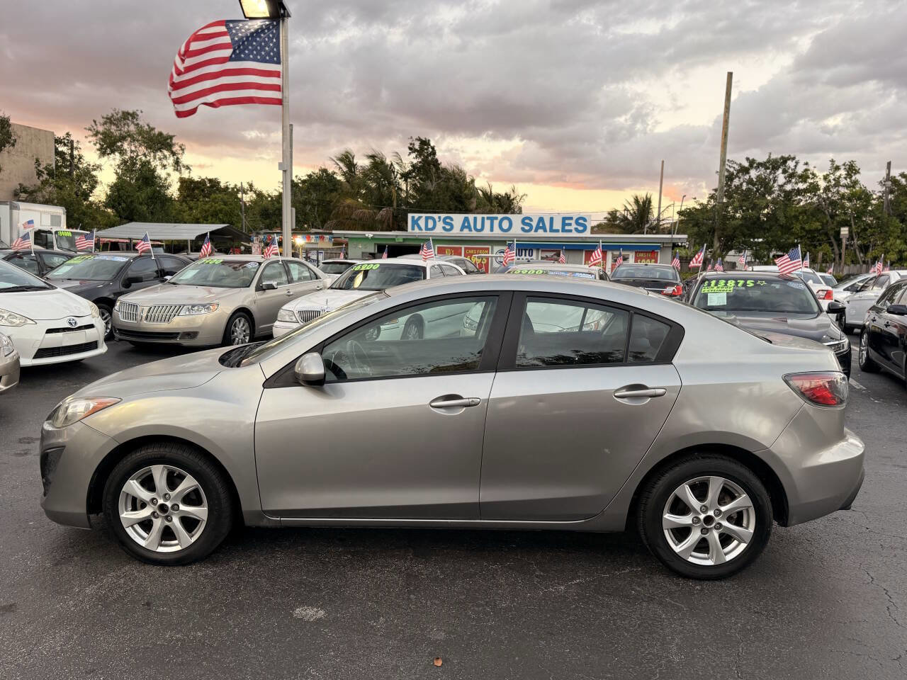 Used 2010 MAZDA MAZDA3 i Touring image 4