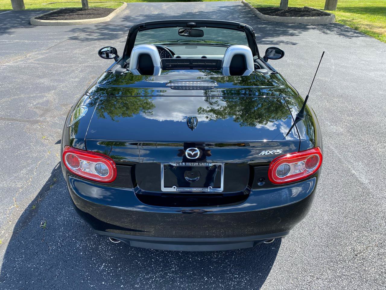 Used 2012 MAZDA MX-5 Miata Grand Touring w/ Premium Pkg RWD image 11