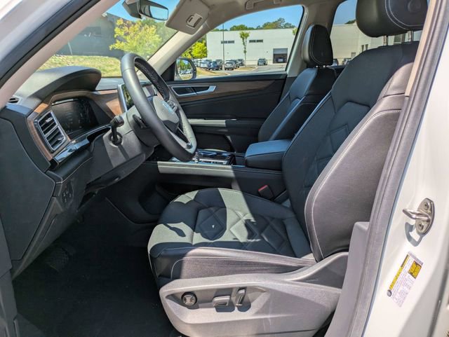 Used 2024 Volkswagen Atlas SE w/ Black Wheel Package FWD image 21