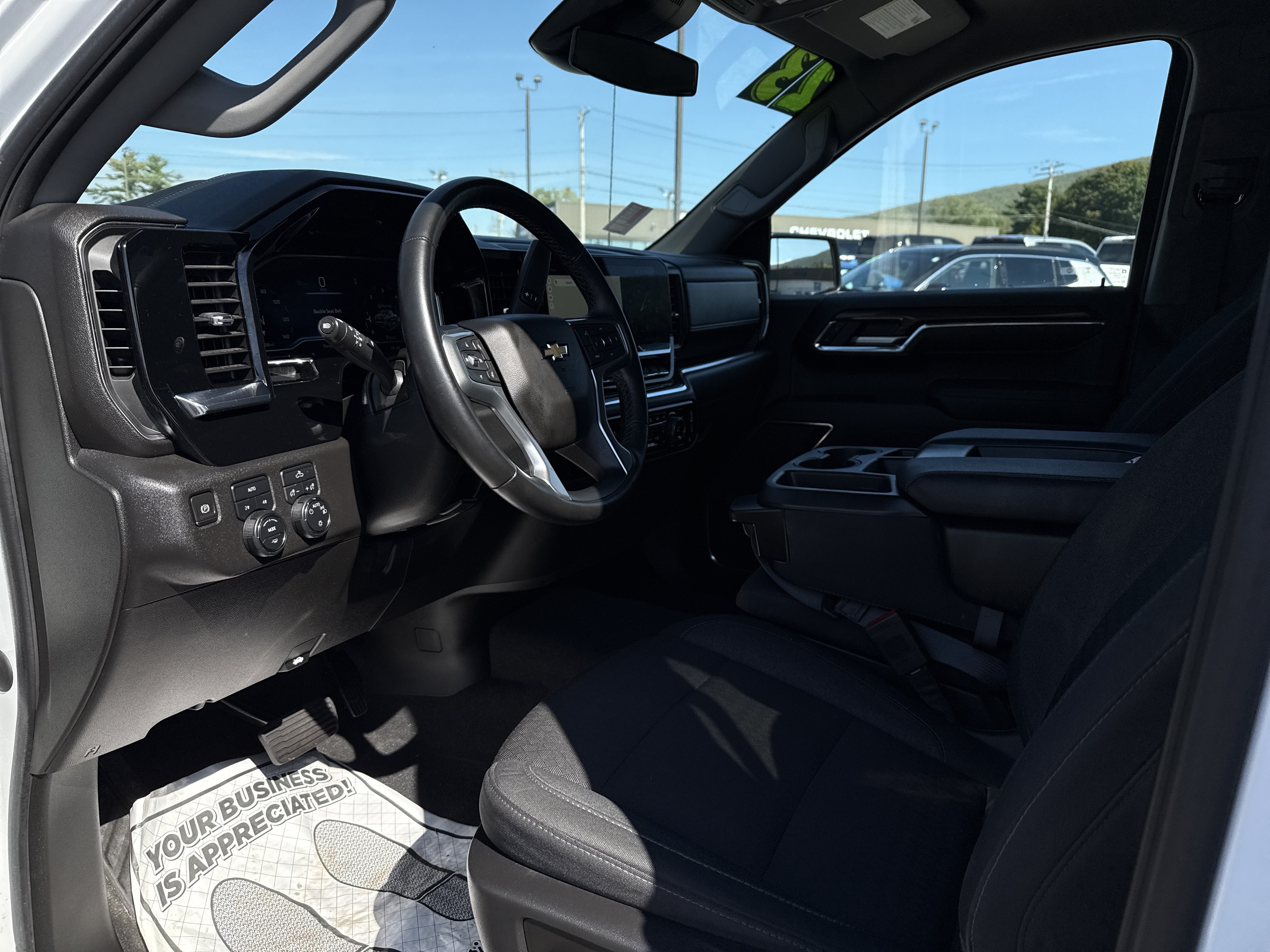 Used 2023 Chevrolet Silverado 1500 LT AWD/4WD image 15