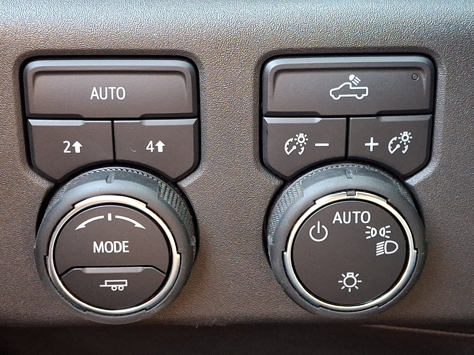 Certified 2025 Chevrolet Silverado 1500 LT AWD/4WD image 23