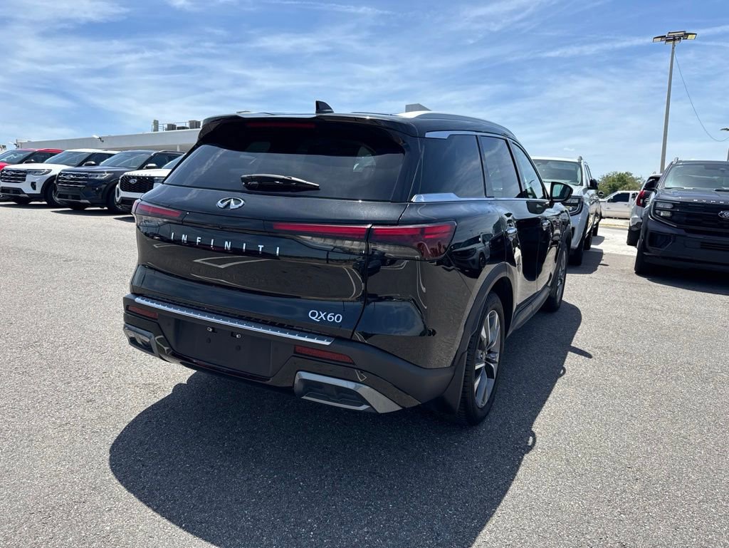 Used 2022 INFINITI QX60 Luxe w/ Performance Audio Package FWD image 2