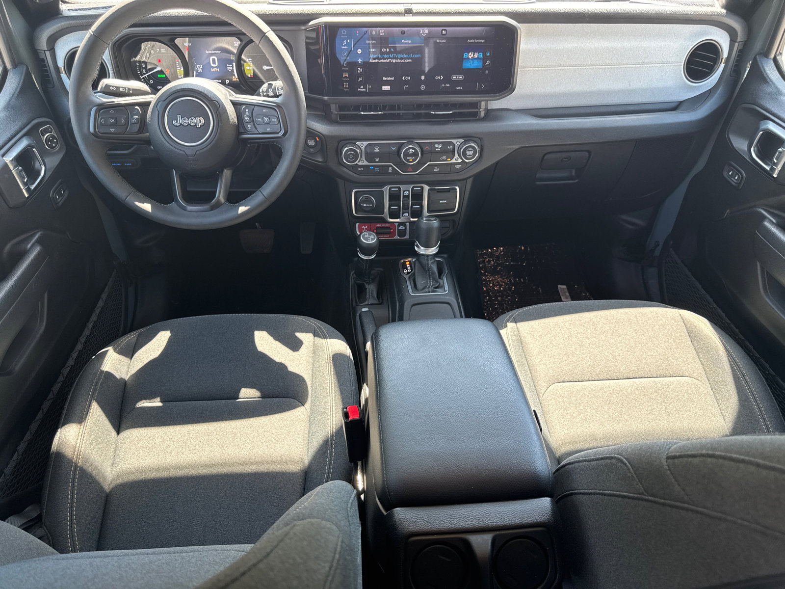 Used 2025 Jeep Wrangler Willys image 23