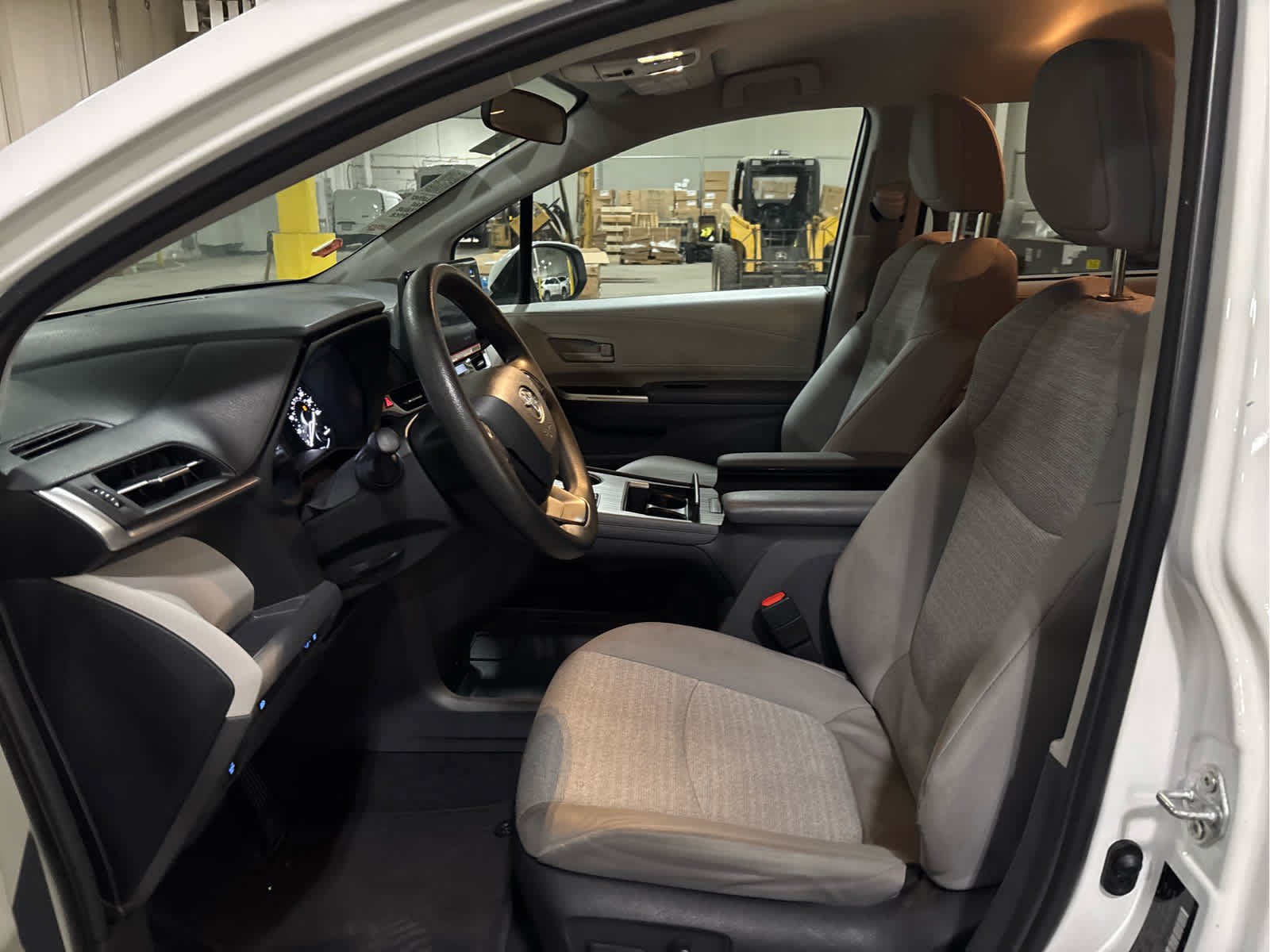 Certified 2024 Toyota Sienna LE AWD/4WD image 9