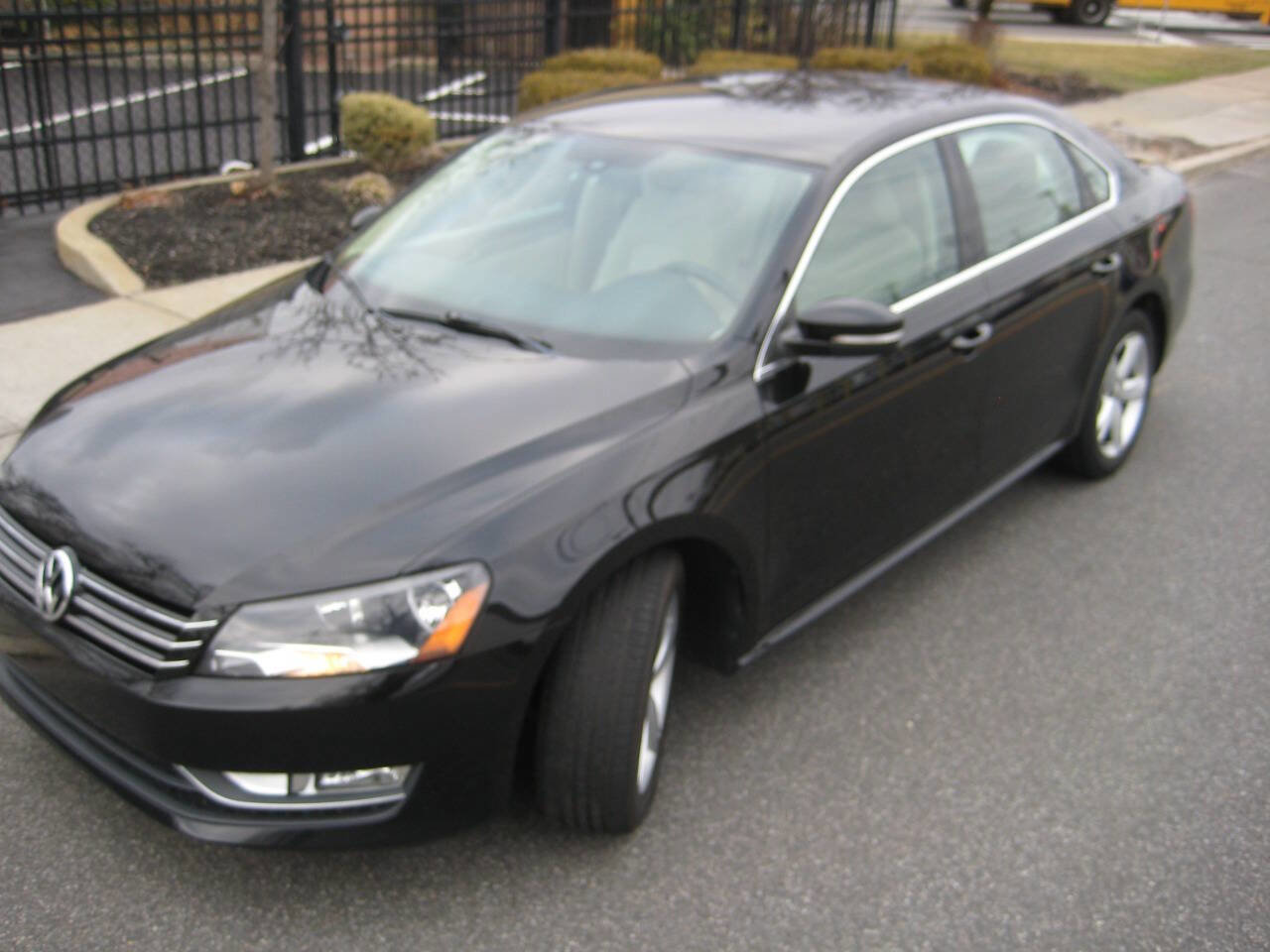 Used 2015 Volkswagen Passat 1.8T Limited Edition FWD image 5
