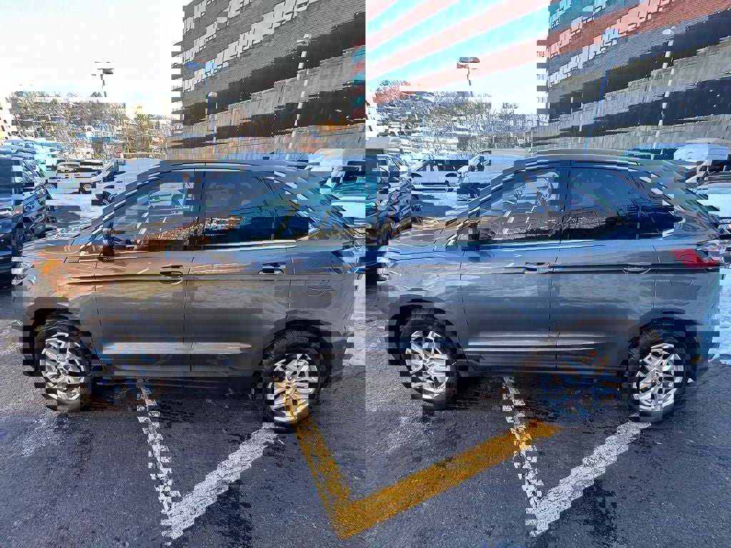 Used 2022 Ford Edge SEL w/ Convenience Package image 4