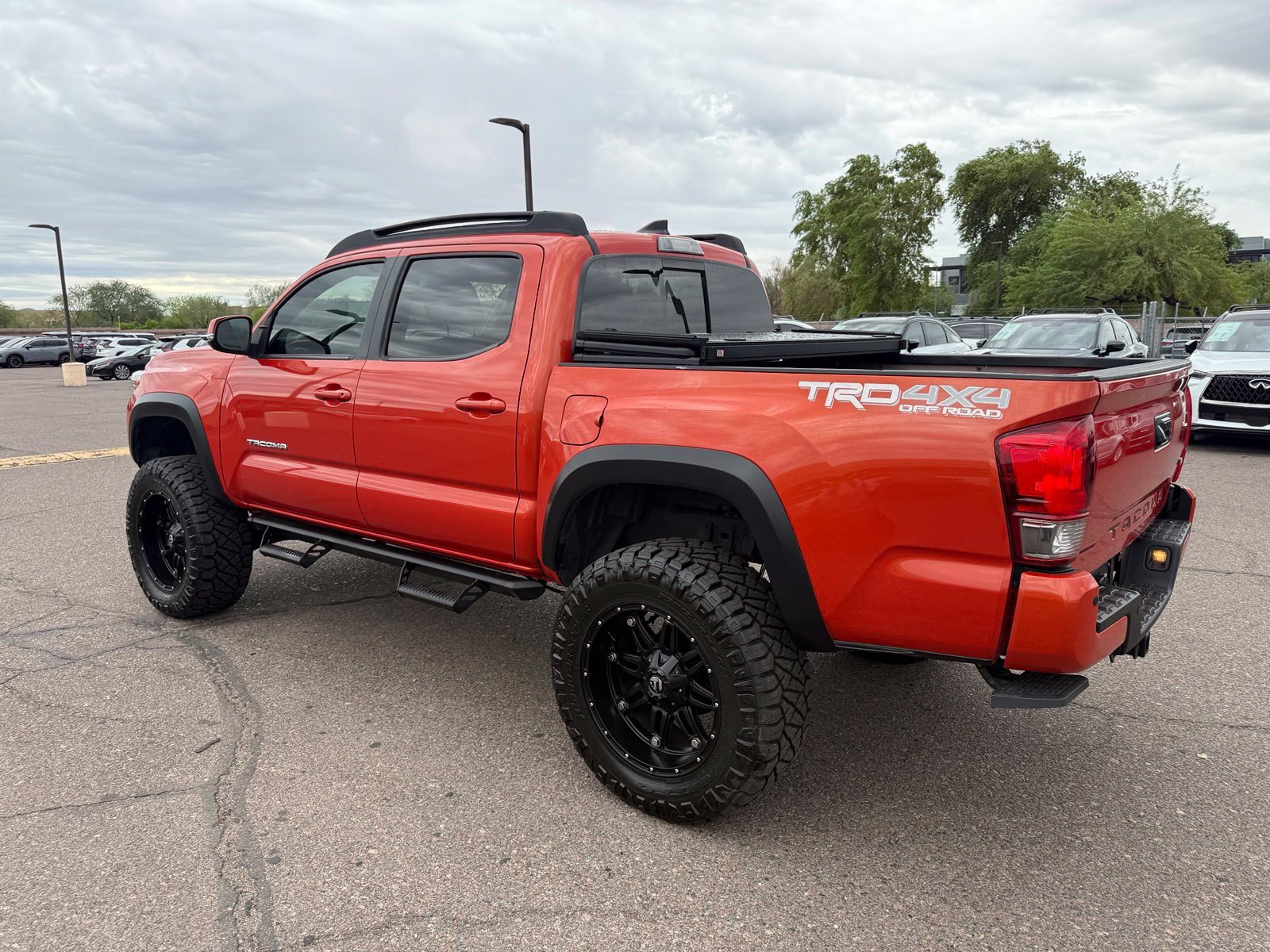 Used 2017 Toyota Tacoma TRD Off-Road AWD/4WD image 7