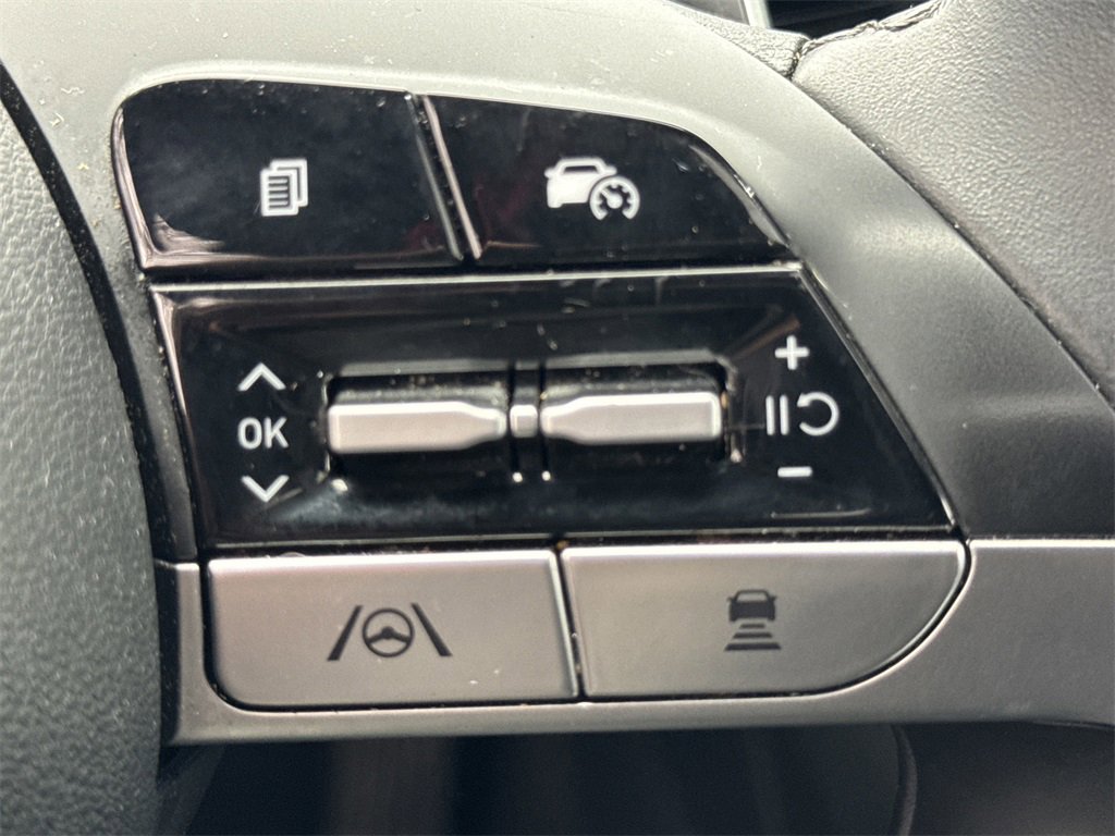 Used 2022 Hyundai Santa Cruz Limited image 25