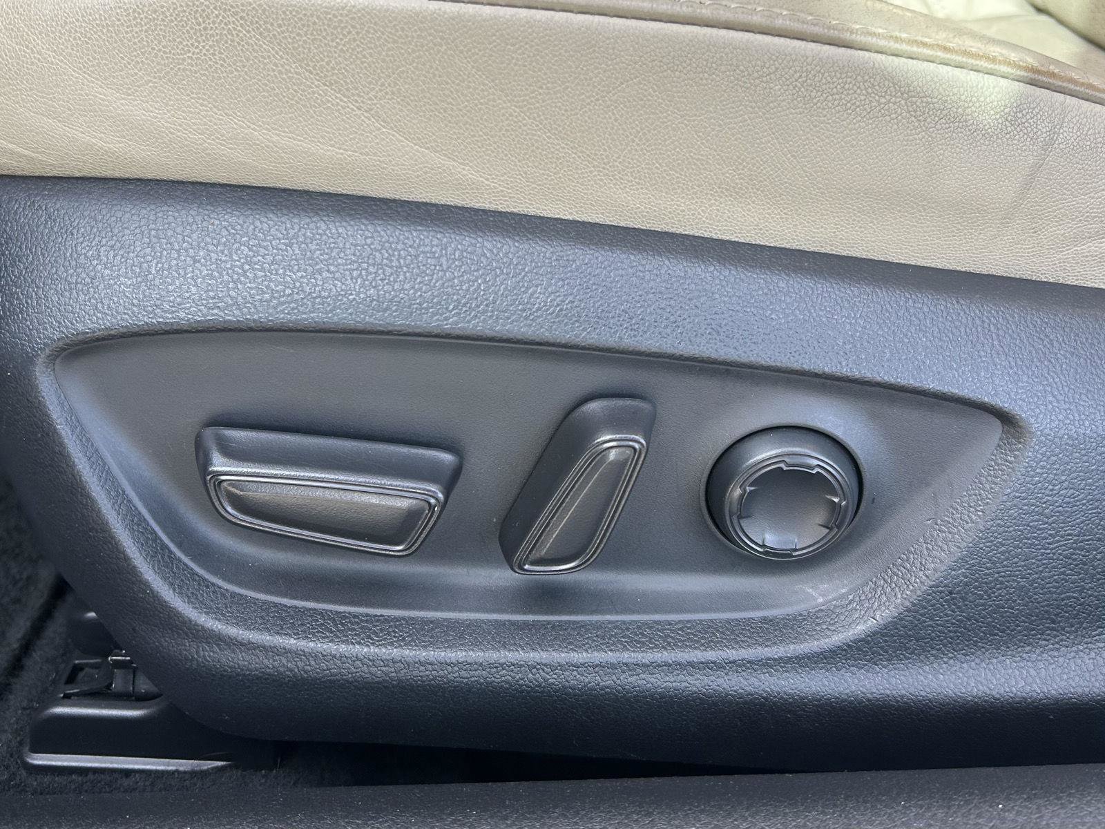 Used 2020 Toyota Avalon Limited image 15