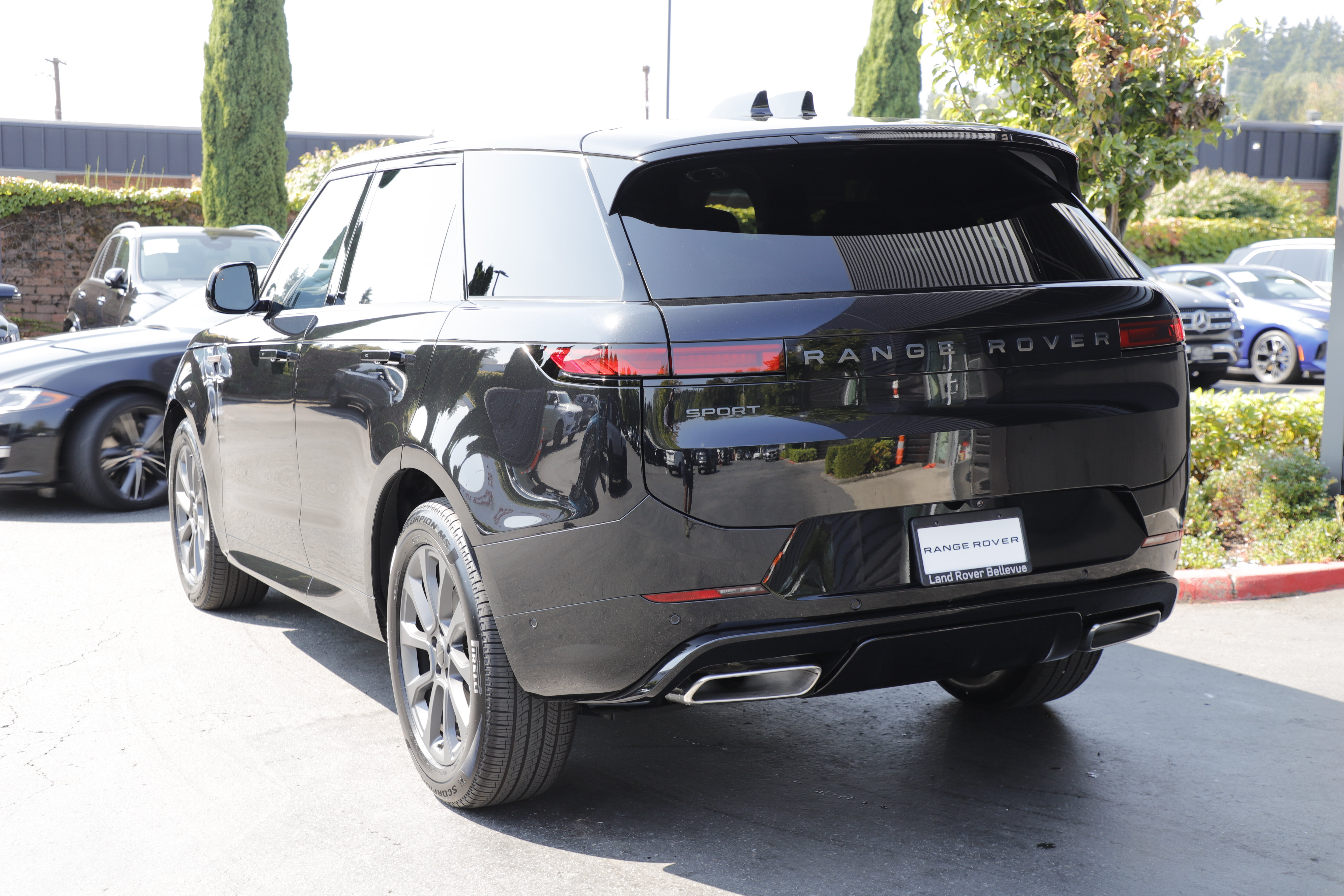 New 2026 Land Rover Range Rover Sport Dynamic SE AWD/4WD image 6