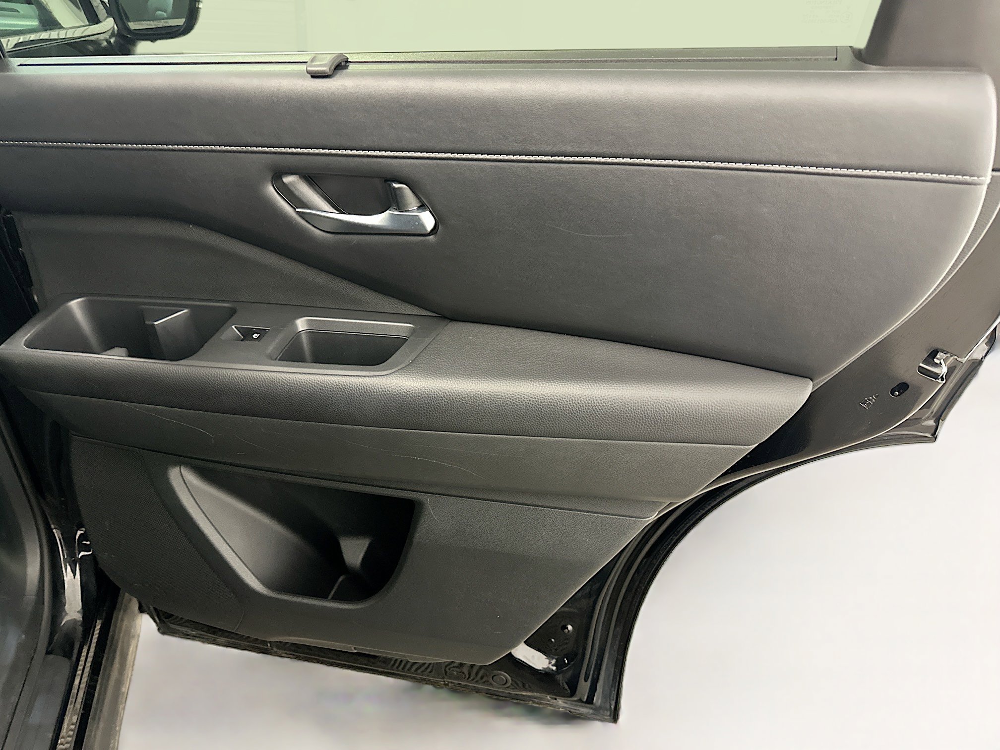 Used 2025 Nissan Pathfinder SL image 33