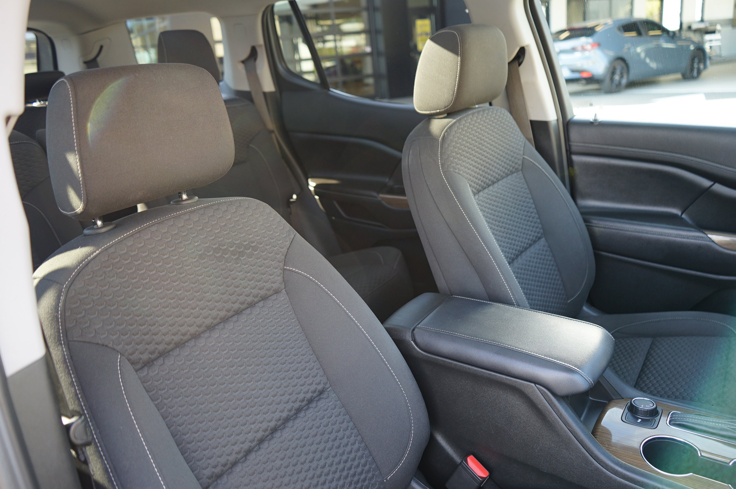 Used 2019 GMC Acadia SLE image 29