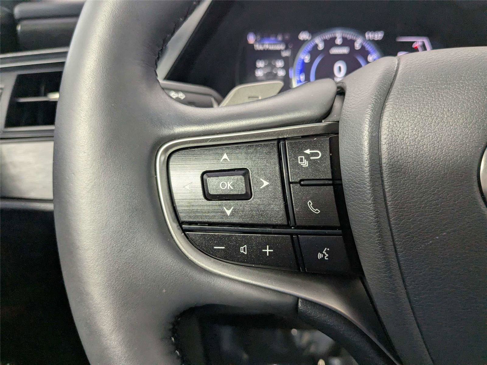 Used 2025 Lexus ES 350 w/ Premium Package FWD image 13