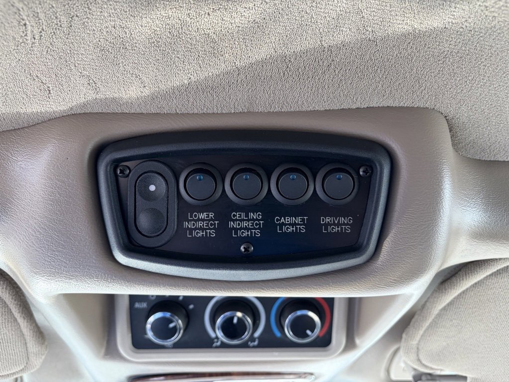 Used 2008 GMC Savana 2500 Extended Passenger w/ Preferred Equipment Group image 18