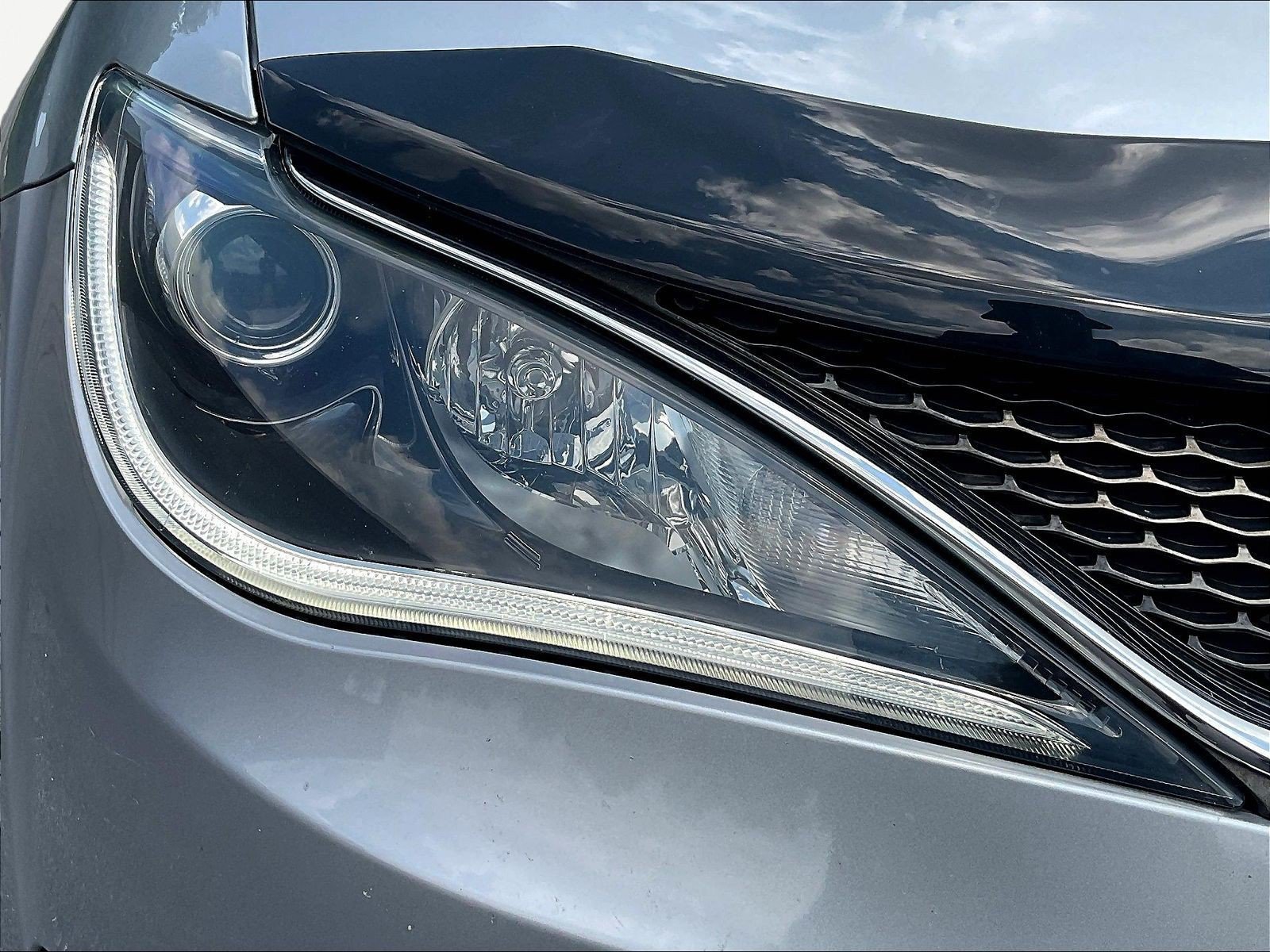 Used 2020 Chrysler Pacifica Limited FWD image 10
