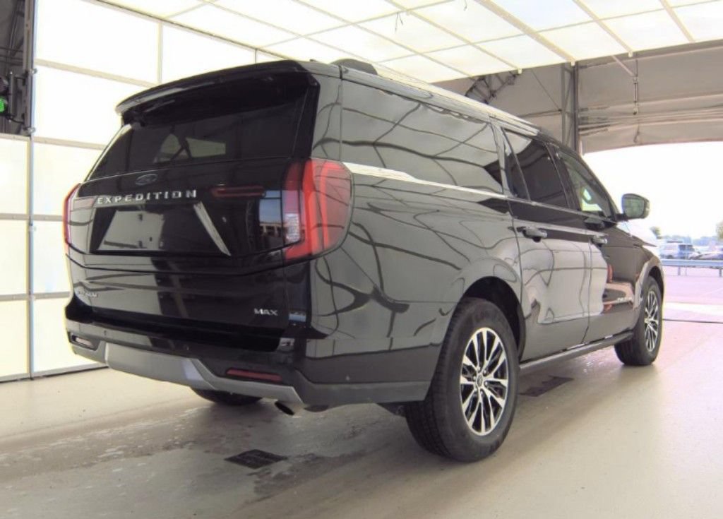 Used 2025 Ford Expedition Max Platinum AWD/4WD image 4