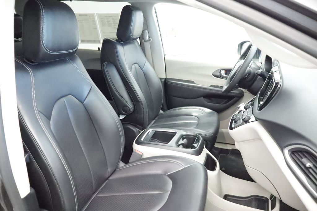 Certified 2023 Chrysler Pacifica Touring-L FWD image 15
