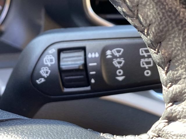 Used 2022 Ford Explorer XLT w/ Equipment Group 202A AWD/4WD image 17