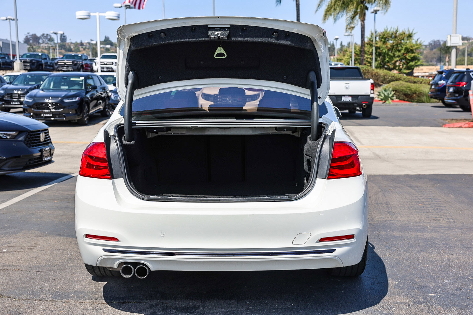 Used 2018 BMW 330e w/ Convenience Package RWD image 26