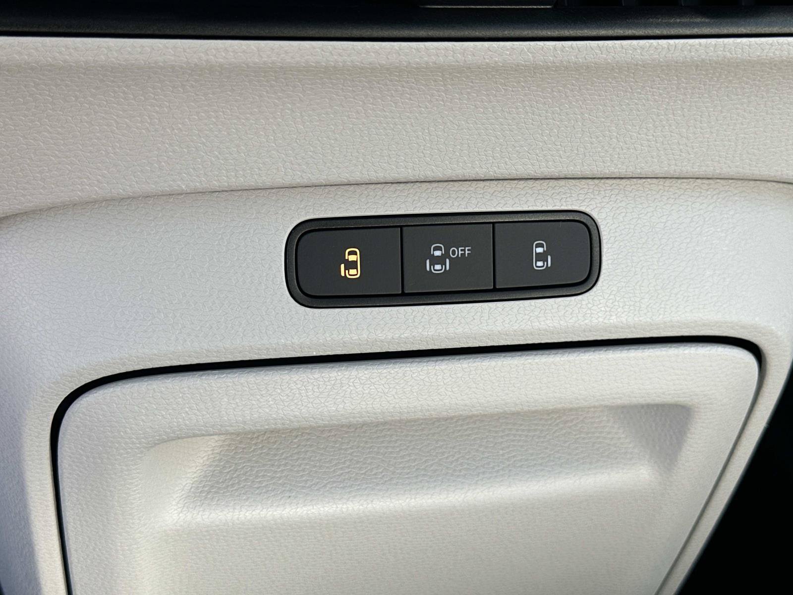 Used 2025 Volkswagen ID. Buzz 1st Edition AWD/4WD image 17