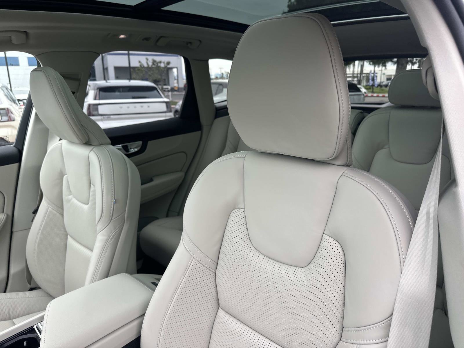 New 2026 Volvo XC60 T8 Ultra w/ Protection Package Premier AWD/4WD image 23