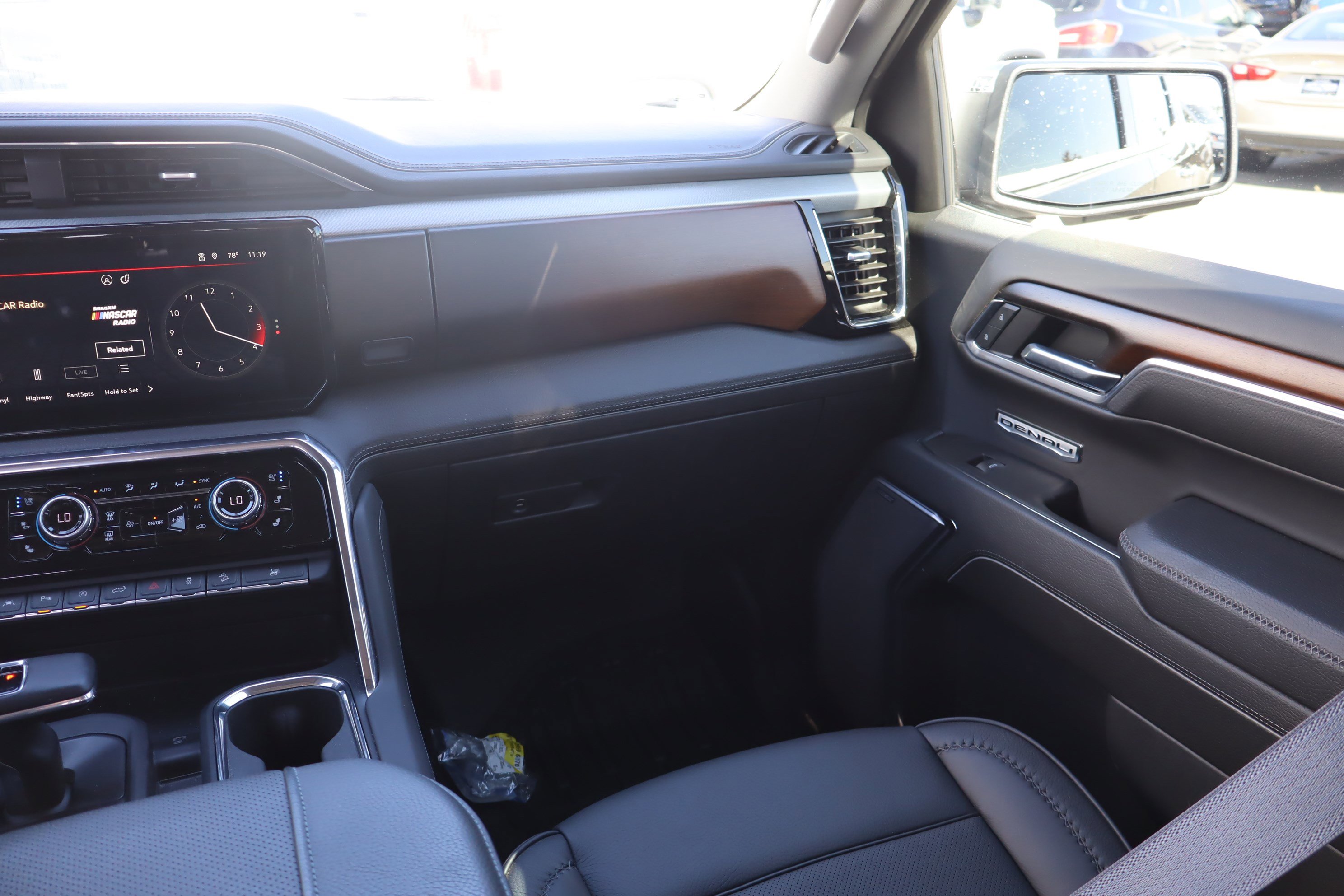 Used 2024 GMC Sierra 1500 Denali w/ Denali Reserve Package image 17