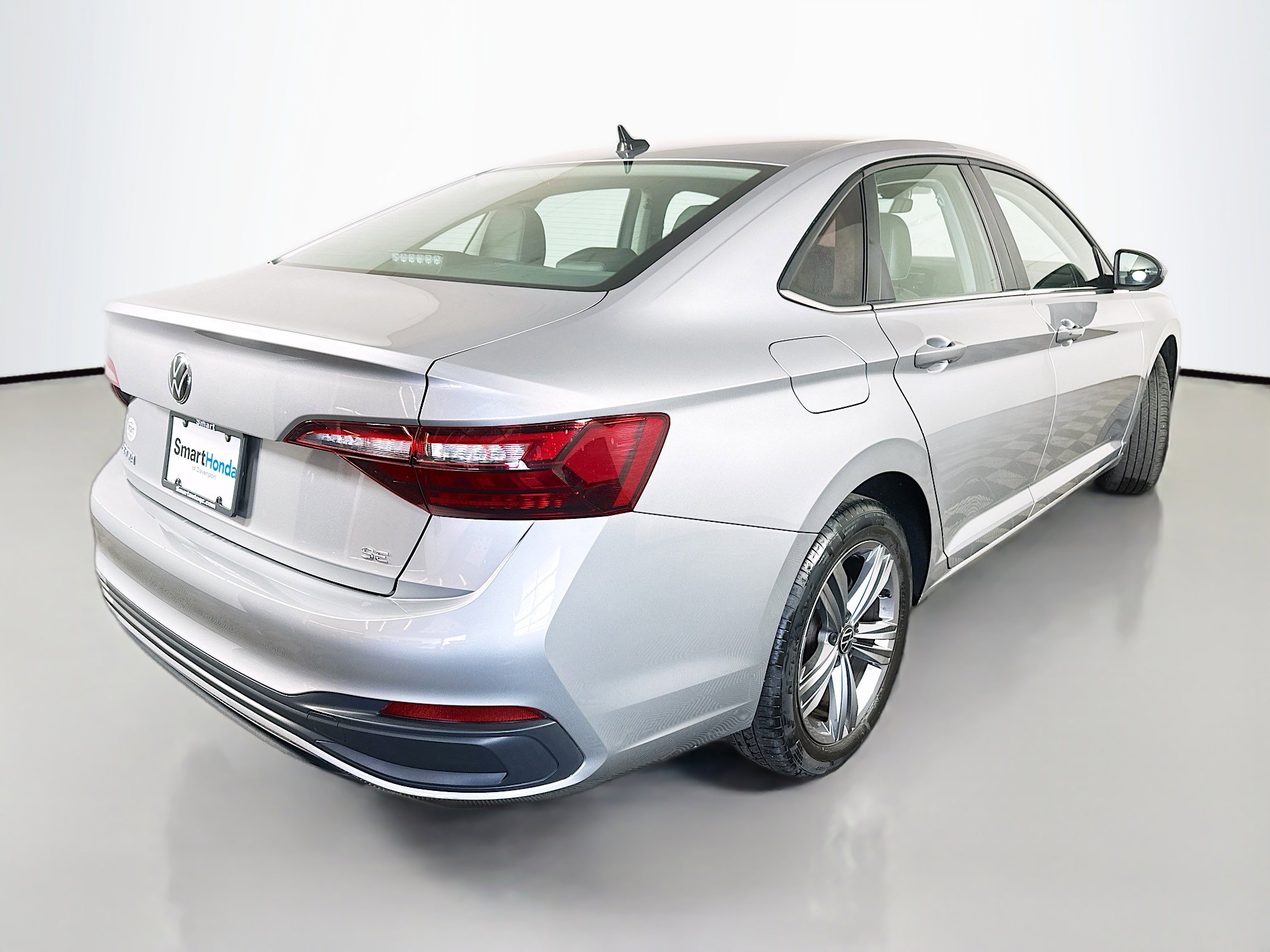 Used 2024 Volkswagen Jetta SE image 7