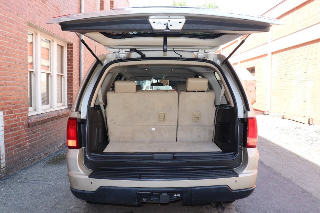 Used 2006 Lincoln Navigator Luxury RWD image 51