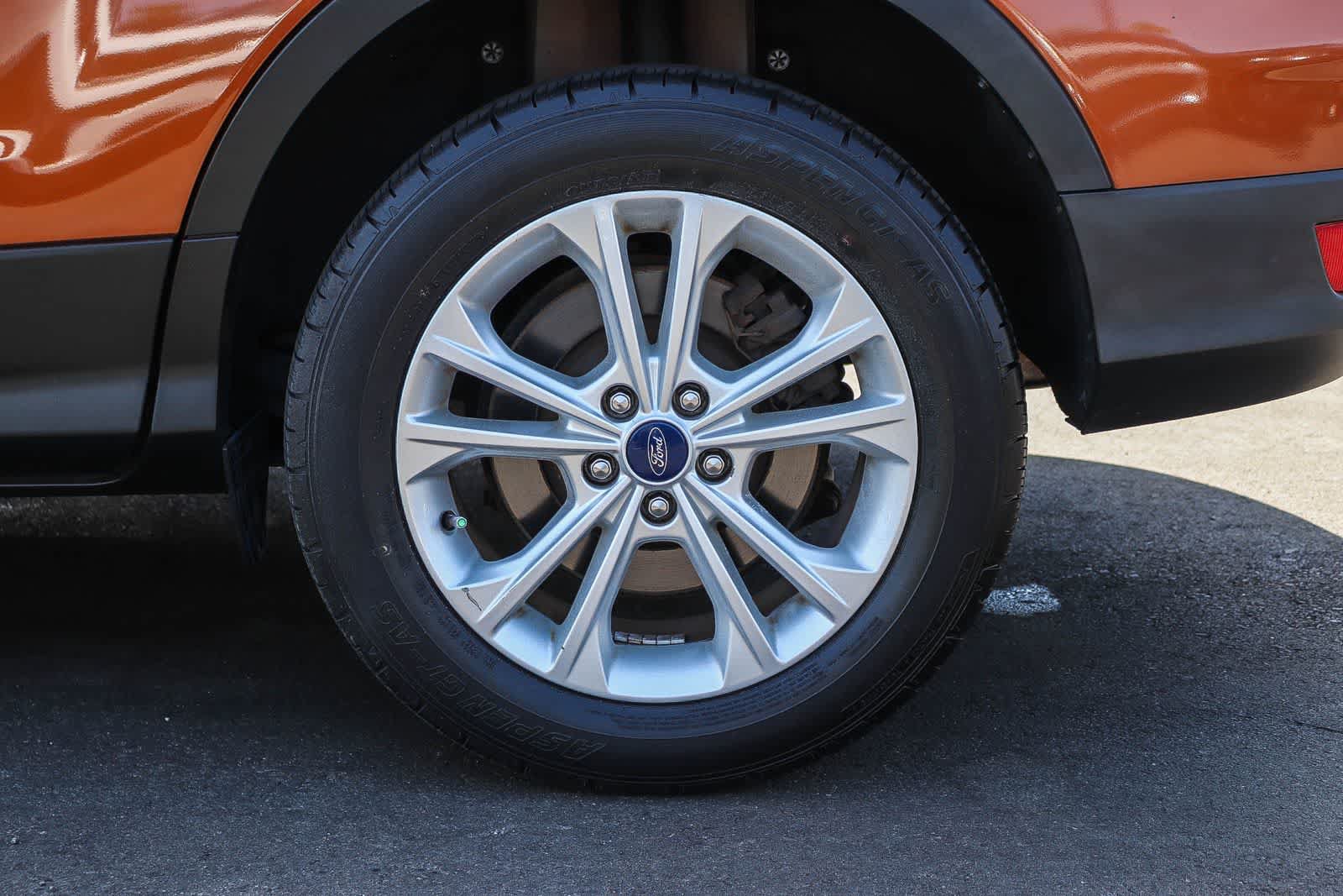 Used 2017 Ford Escape SE w/ Equipment Group 201A FWD image 11