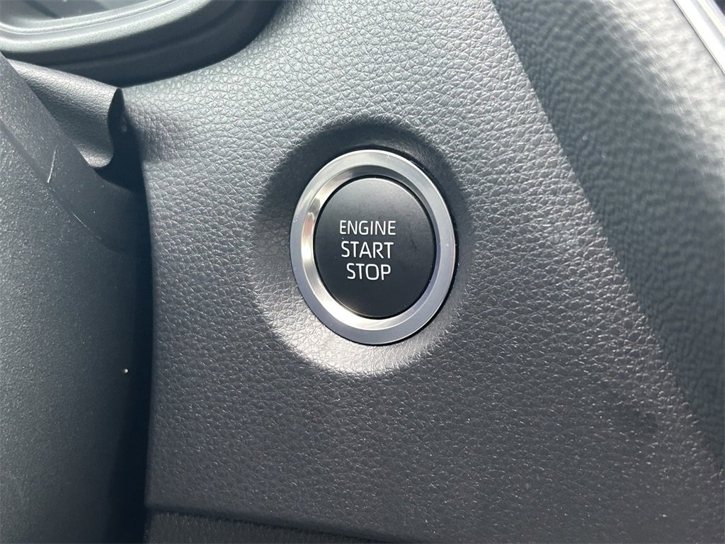 Used 2025 Toyota Corolla SE image 25