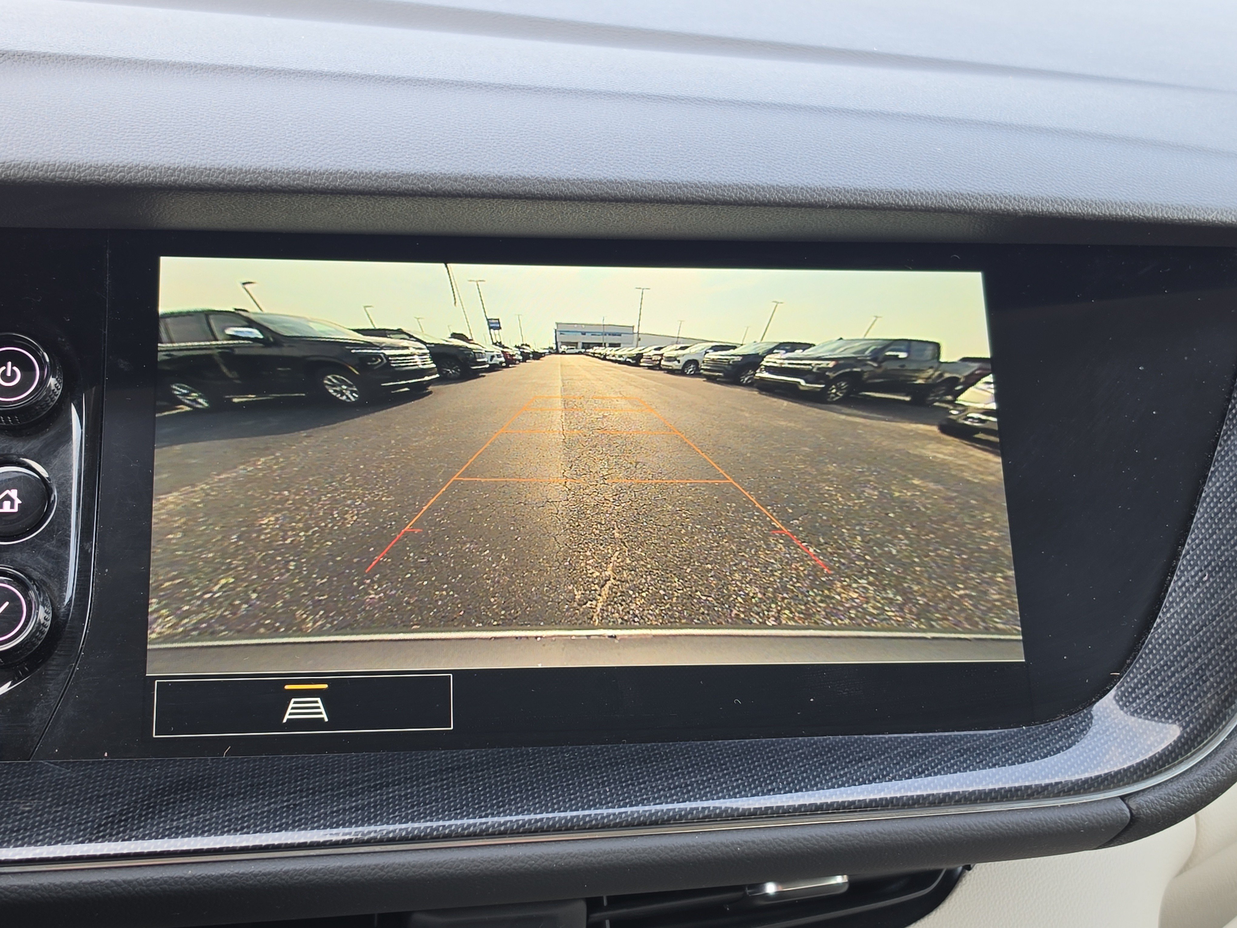 Used 2022 Buick Envision Essence w/ Safety Package FWD image 25