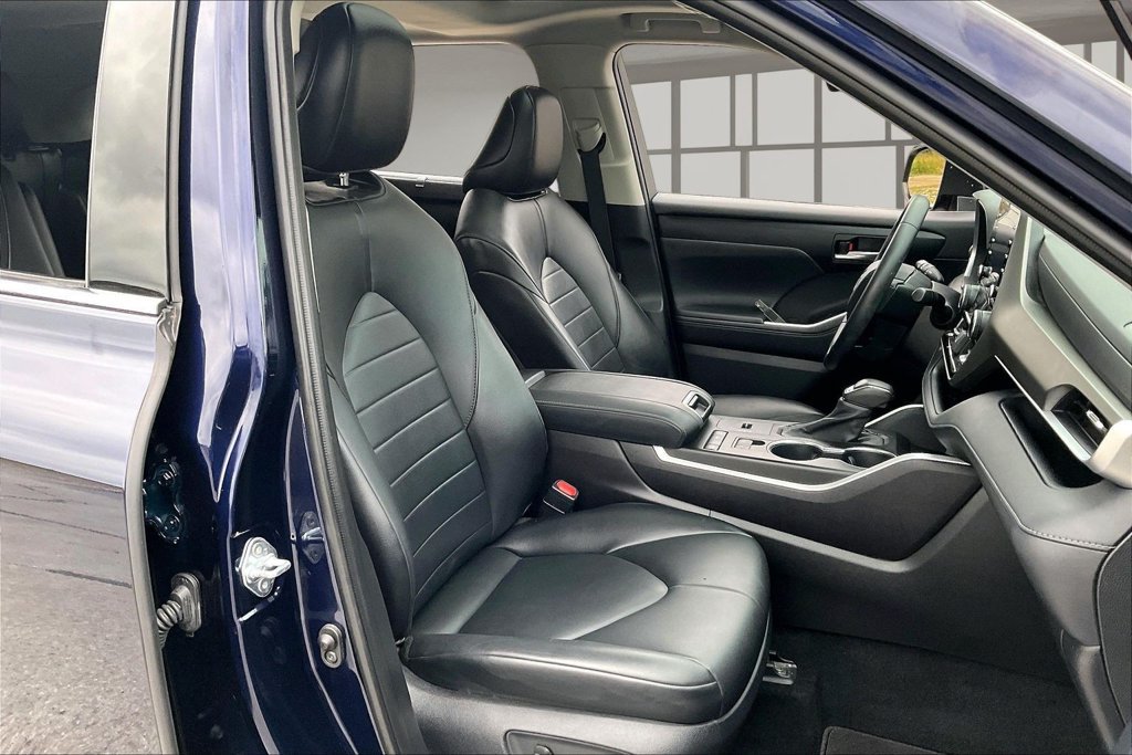 Used 2021 Toyota Highlander XLE FWD image 30