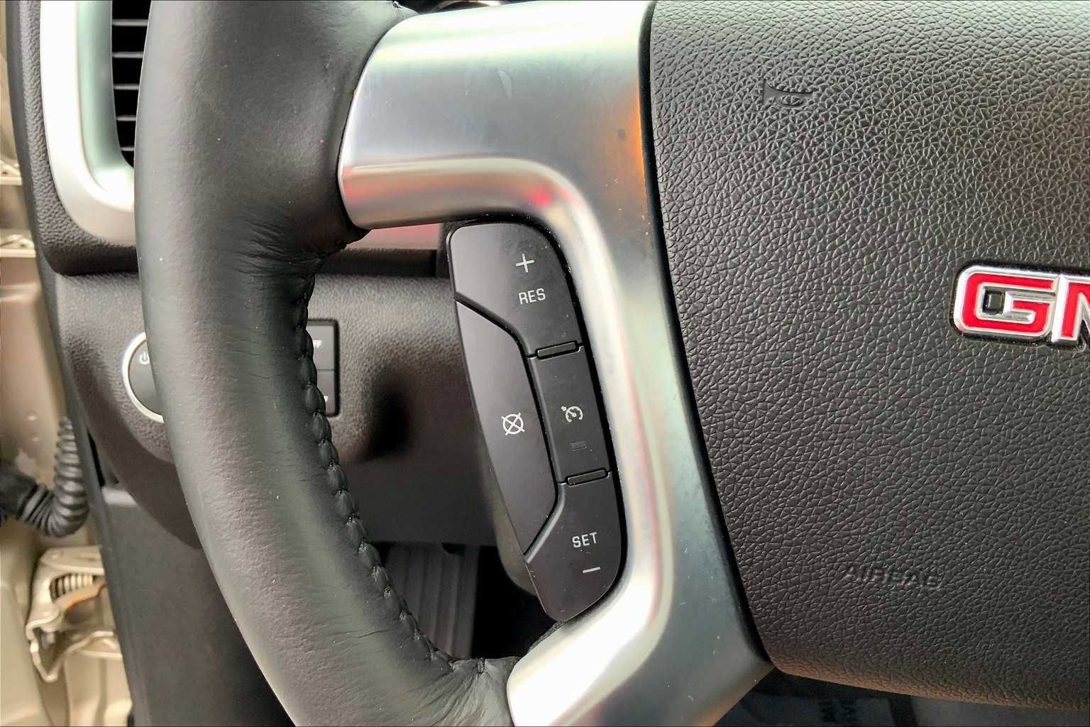 Used 2016 GMC Acadia SLE image 22