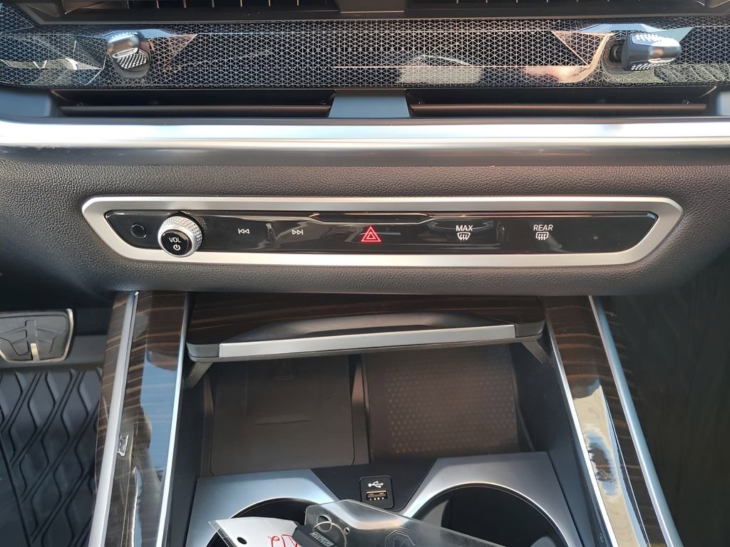 Used 2023 BMW X7 xDrive40i w/ M Sport Package image 39
