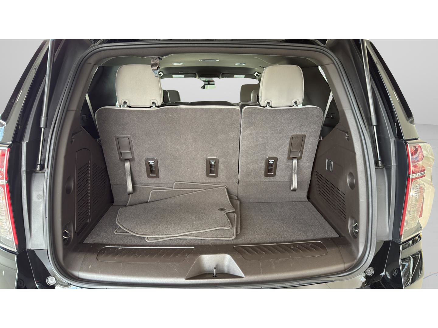 Used 2024 Chevrolet Tahoe LS RWD image 31
