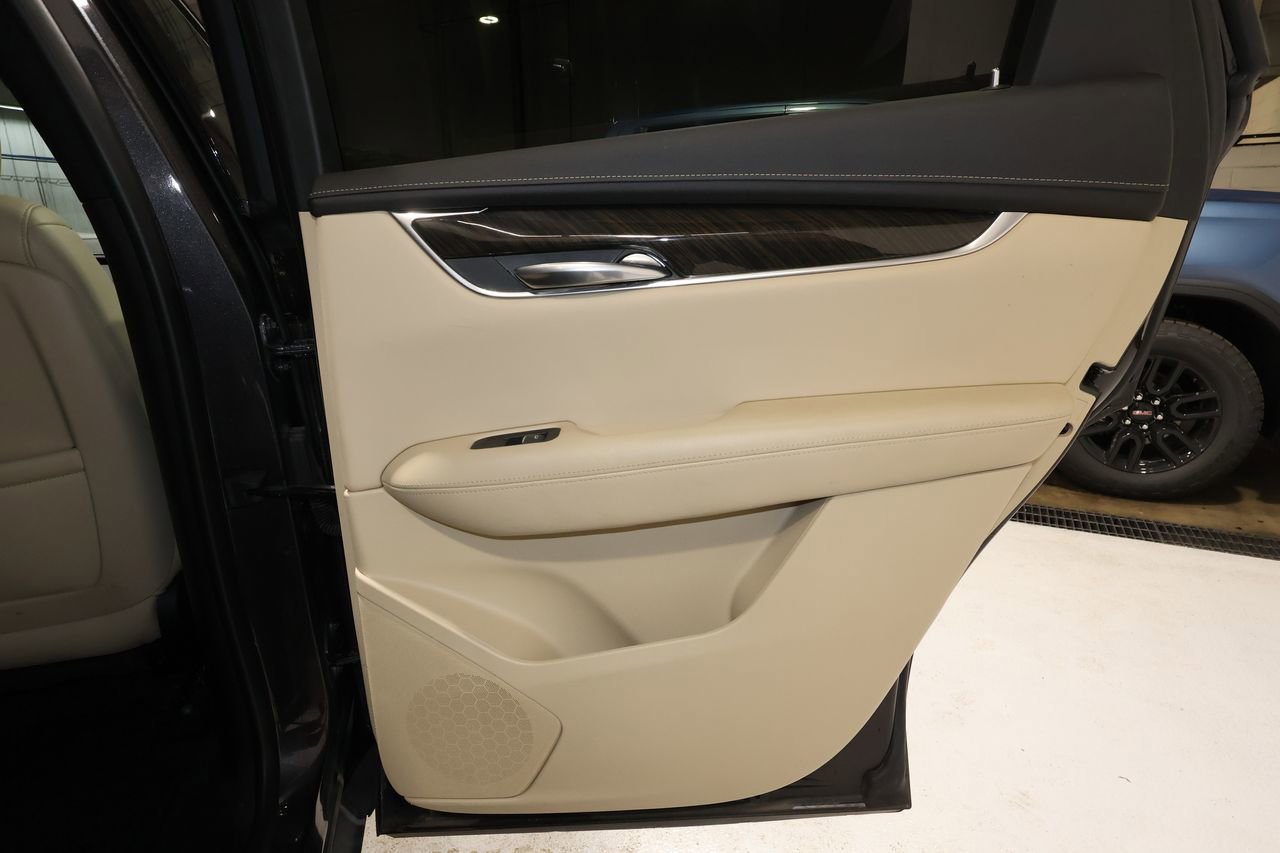 Used 2019 Cadillac XT5 FWD image 19
