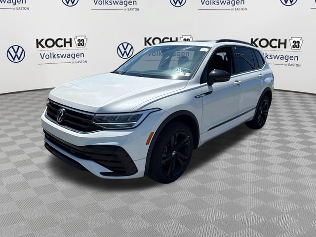 Used 2024 Volkswagen Tiguan SE R-Line AWD/4WD image 3