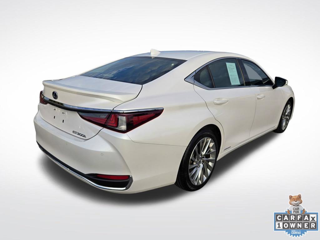 Used 2021 Lexus ES 300h Ultra Luxury w/ Accessory Package FWD image 7