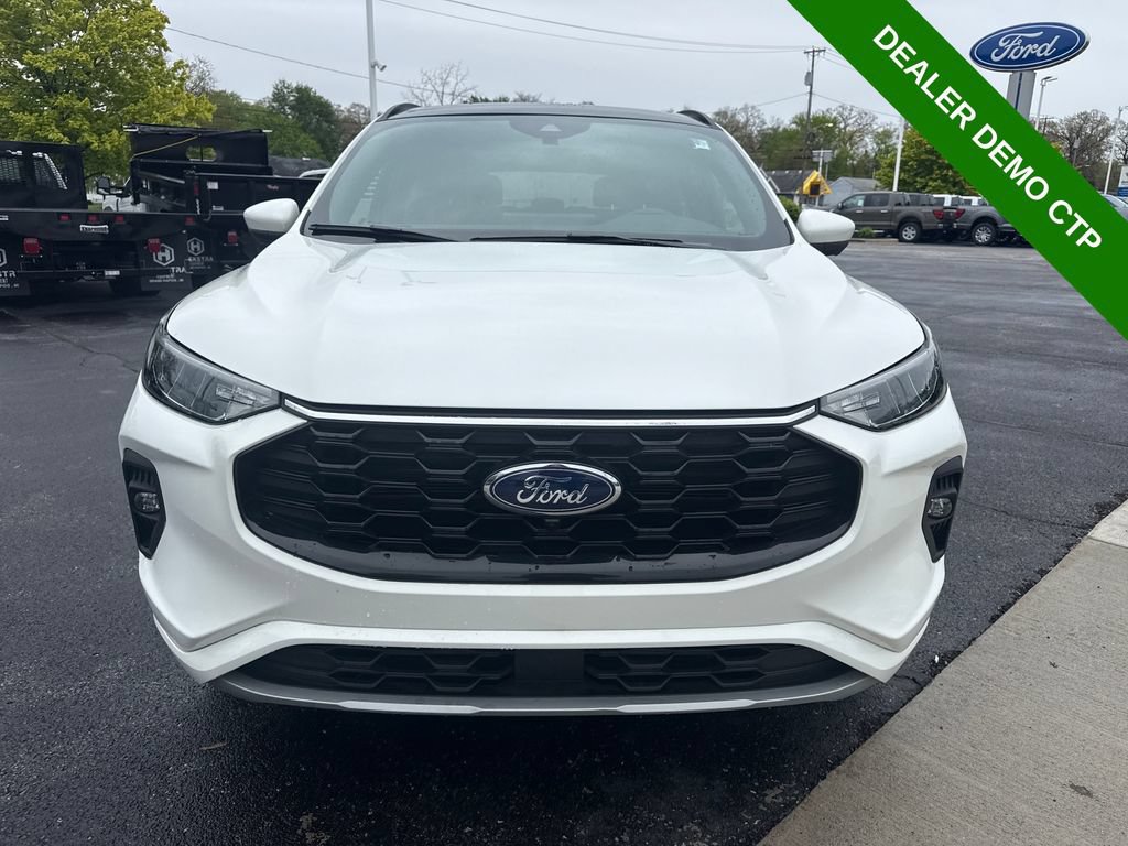 Used 2024 Ford Escape ST-Line Select w/ Tech Pack #2 AWD/4WD image 3