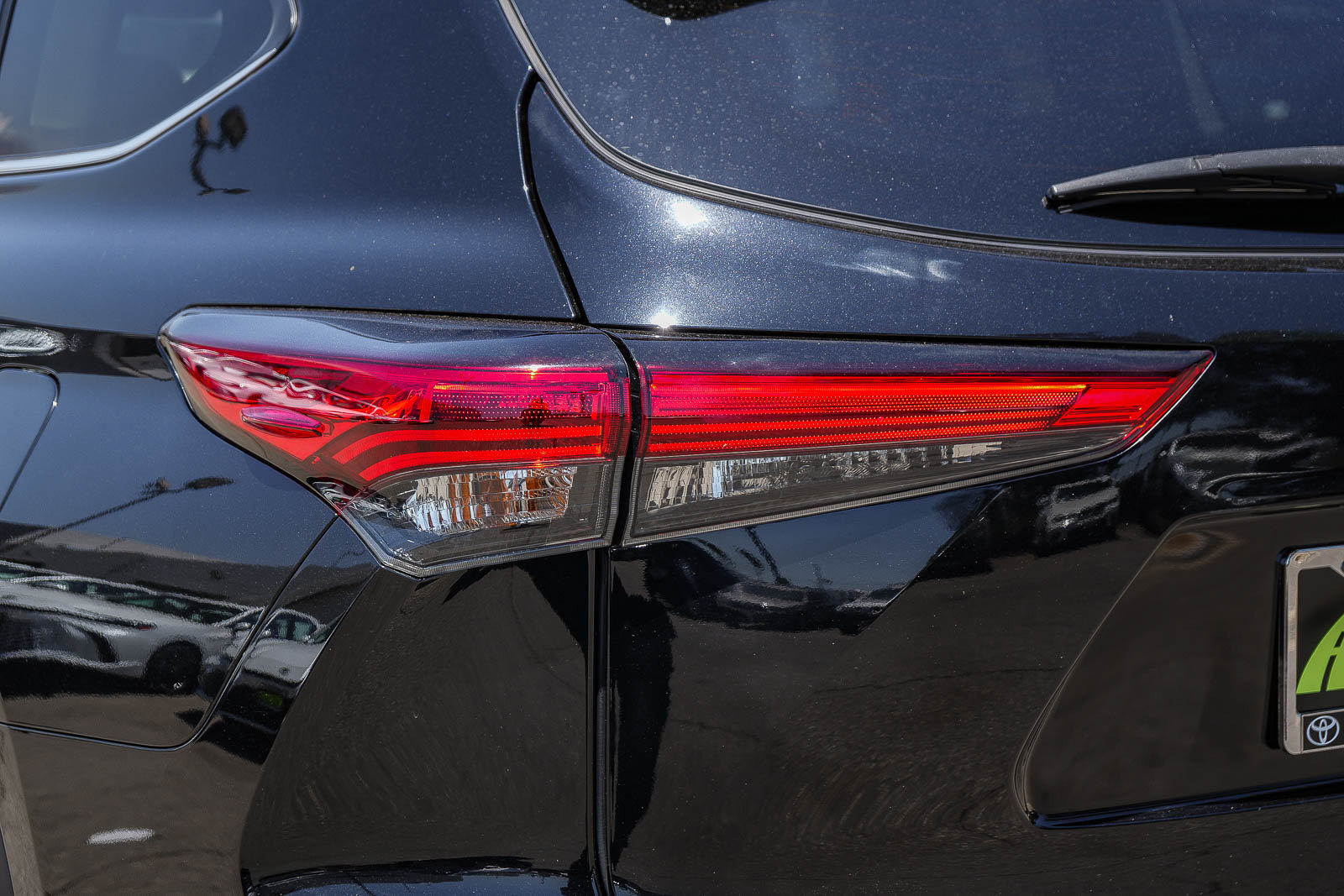 Used 2022 Toyota Highlander XLE FWD image 9