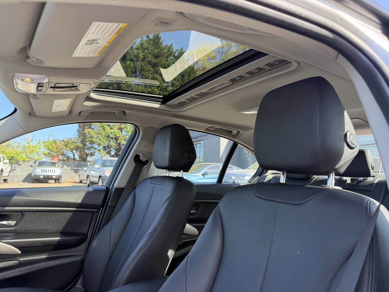 Used 2014 BMW 320i 320i 4dr Sedan image 21