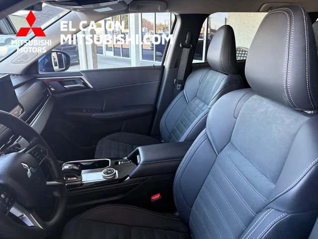 Used 2025 Mitsubishi Outlander SE image 12