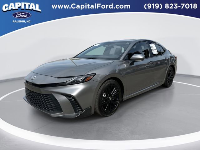 Used 2025 Toyota Camry SE FWD image 1