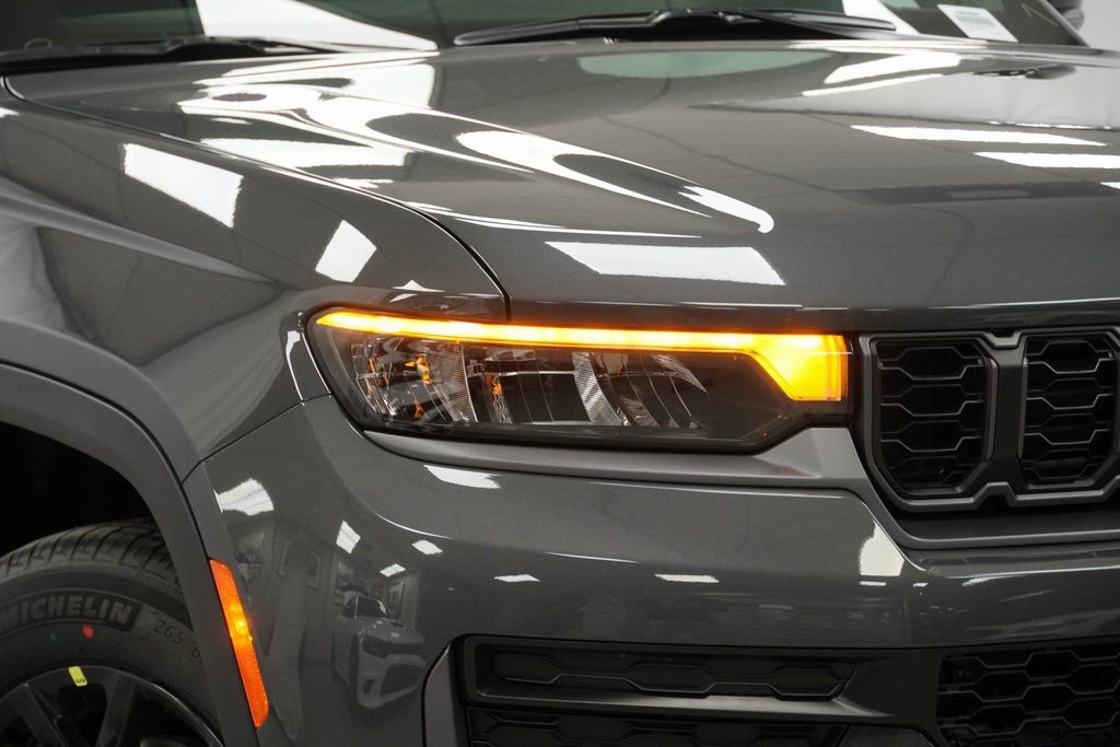 New 2026 Jeep Grand Cherokee Altitude image 5